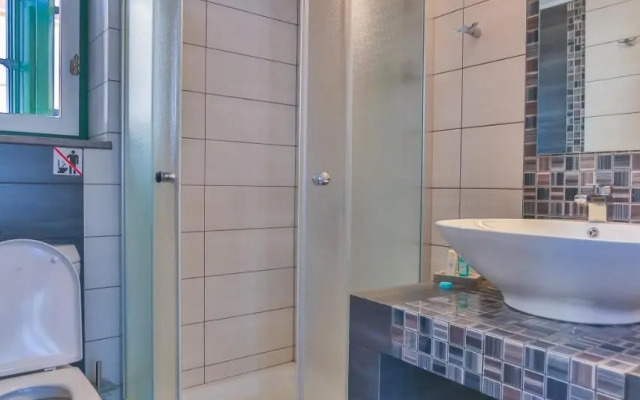 Annika Deluxe Apartments