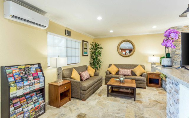 Mount Vernon Inn Escondido Downtown