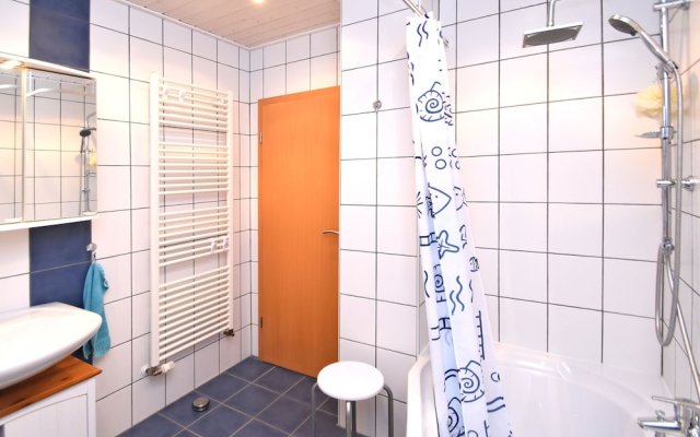 Bright Apartment With Private Balcony And Use Of Garden In The Weser Uplands