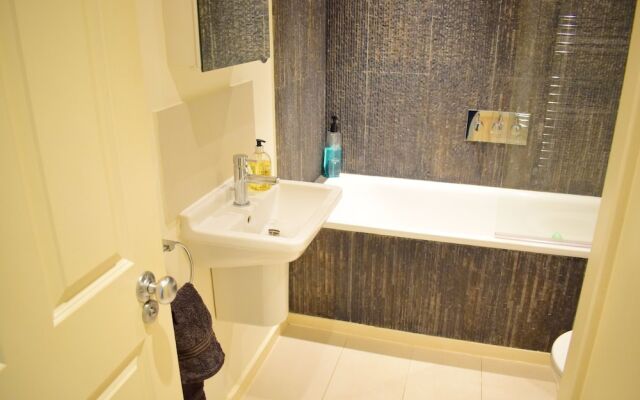 1 Bedroom Flat With Patio in Battersea