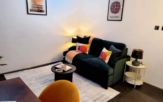 Stepney Green Gated Area with Parking & Garden