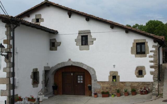 House With 5 Bedrooms in Baráibar, With Wonderful Mountain View, Furni