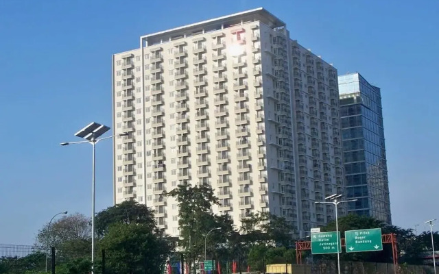 Simply Strategic and Homey Studio Signature Park Tebet Apartment