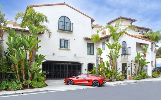 Valentina #401 3 Bedroom Condo by RedAwning