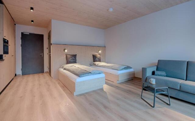 Simple Life Apartments
