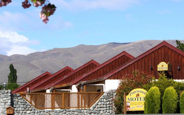 Pinewood Motels