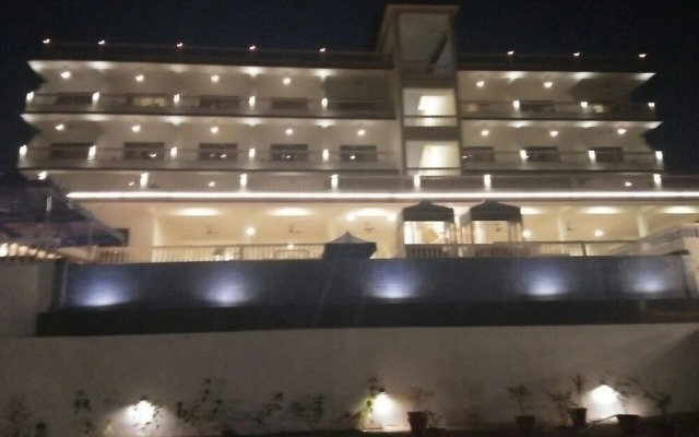 Aarya Boulevard by OYO Rooms