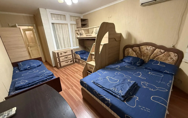 Апартаменты на площади Академическая 3