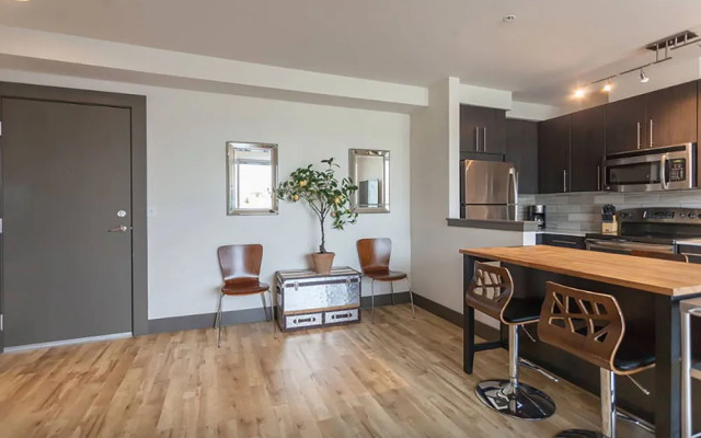 Waterfront Modern Studio Rooftop Views