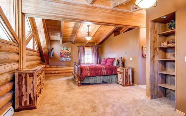 Snowshoe  4 Bedroom Home by RedAwning