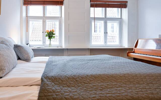 Hyggelig One-bedroom Apartment in the Original Building From 1750