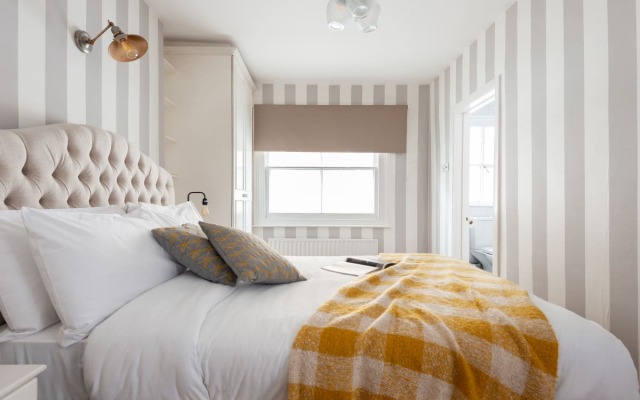 The South Kensington Mews - Lovely & Bright 5BDR Kensington Mews