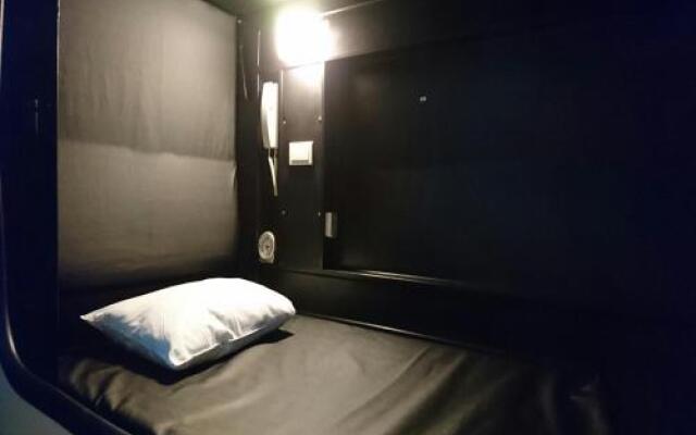 Atsugi Capsule Hotel