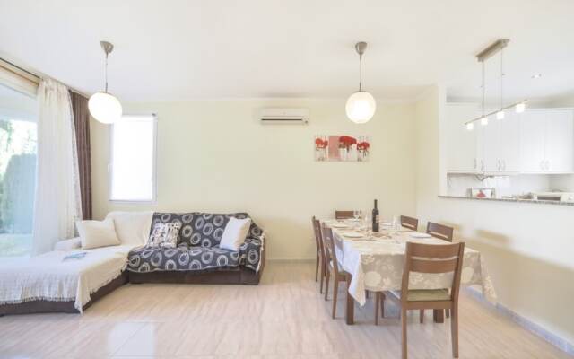 Bungalow - 3 Bedrooms with Pool and WiFi - 105003