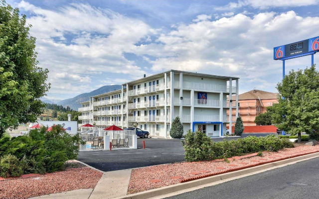 Motel 6 Flagstaff East - Lucky Lane