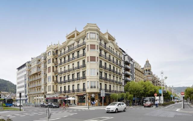 Apartment La Concha Suite 2 by FeelFree Rentals
