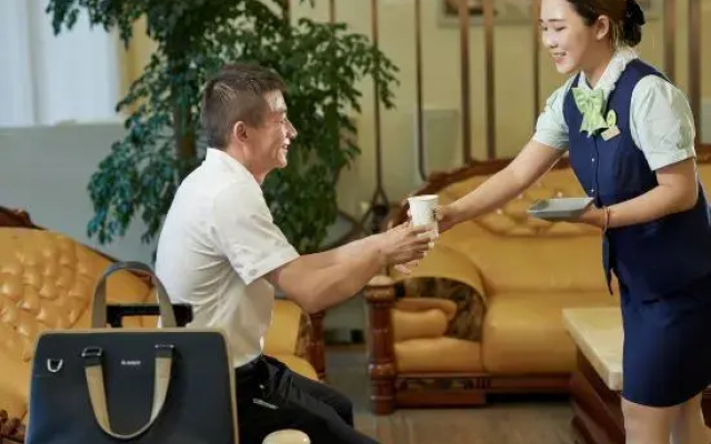 Vienna Hotel(Hezhou Lingfeng Plaza Diversified Global City Store)