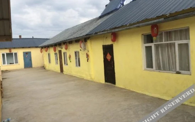 Arctic Village Snowman Chalet