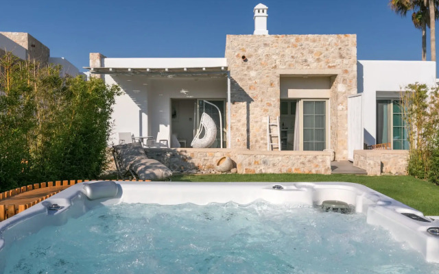 White Pearls Luxury Suites - Adults Only