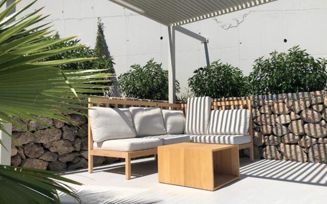 Kuro Beach House