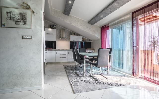 Luxury Spacious apt Near Znjan Beach w sea View