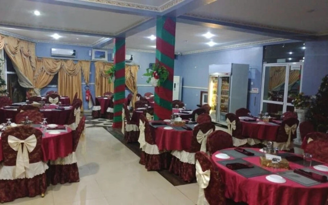 Obaa'S Golden Plaza Hotel