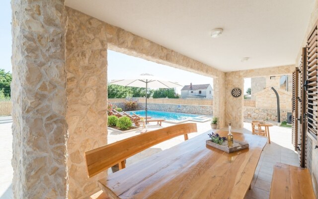 Beautiful Villa in Privlaka With Heated Swimming Pool