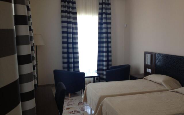 Grand Harbour Hotel