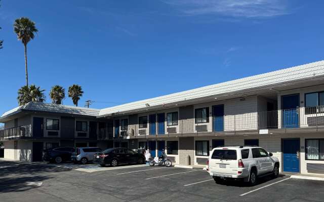 Motel 6 Simi Valley, CA