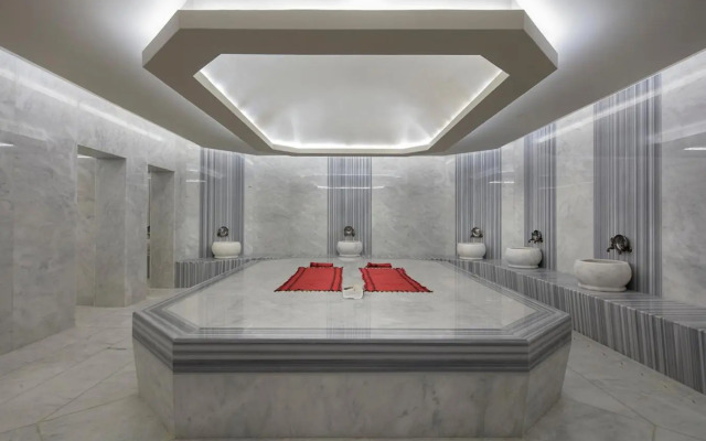 Aydinbey Queen's Palace & Spa - Ultra All Inclusive