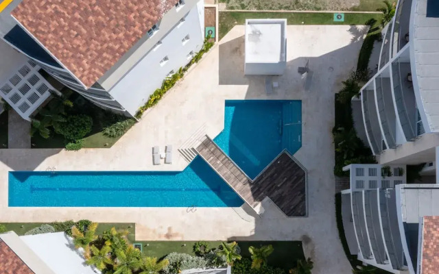 Unique Modern Condo with Beach Access