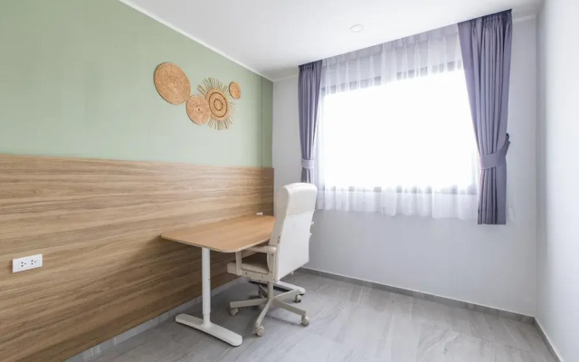 Modern Condo - 1BR & Office T3-528