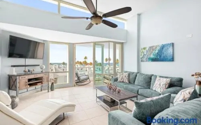 Ocean View Penthouse With Pool, Beachfront Complex 2 Bedroom Apts by Redawning — фото 5