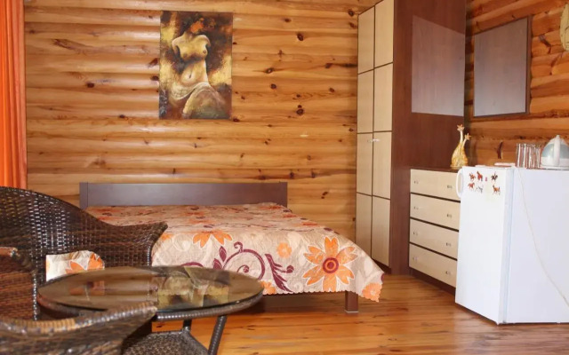 Hotel-complex Mizh Triokh Ozer