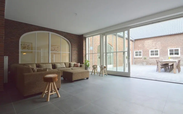 Swolgen Estate With Sauna