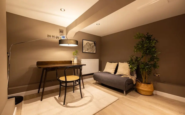 The Tyrwhitt Road Place - Lovely 2bdr Flat With Garden