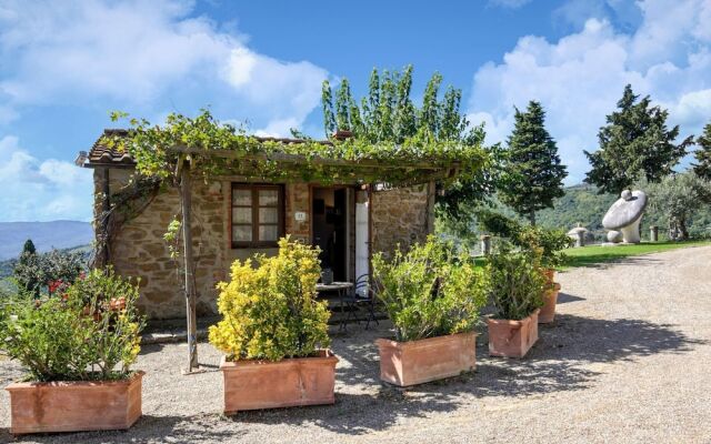 Spacious Mansion in Tuscany with Swimming Pool