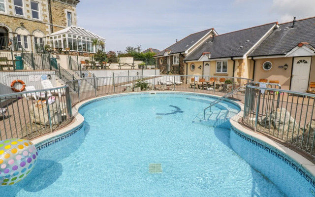 31 Garden Villas