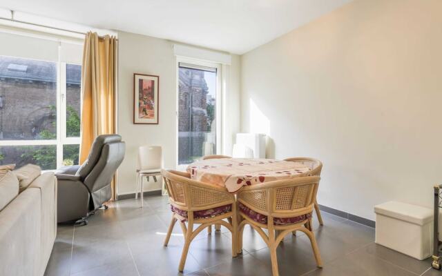 Apartment on Church Square With Cozy Terrace