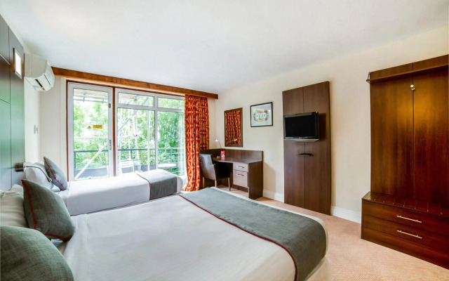 OYO The Bridge House Hotel