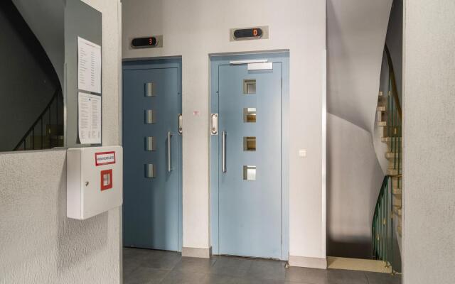 Sea-view apartment in Blankenberge with balcony