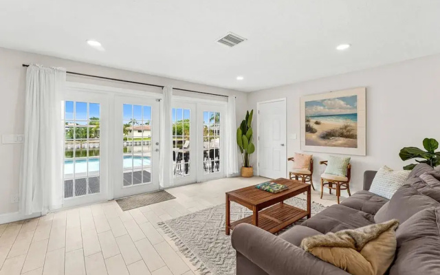 368 Carmine Dr