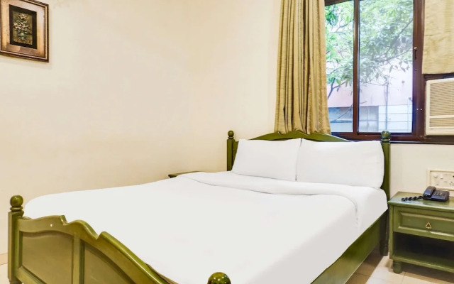 Premium Stays Near Fergusson College
