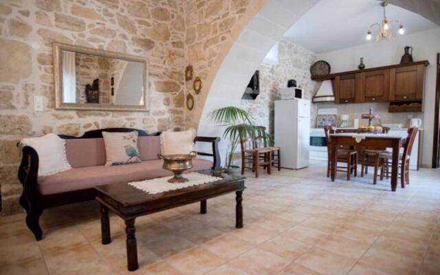 Traditional House 1 with Pool