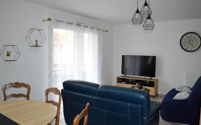 Appartement spacieux avec balcon - à 50m de la plage