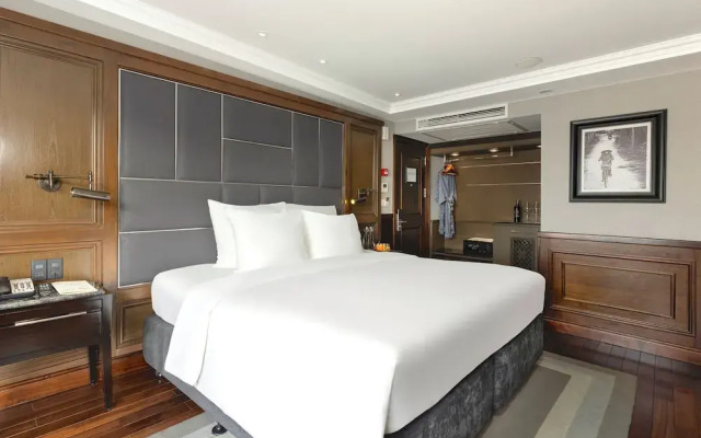 Ambassador Signature Cruise - Lan Ha Bay