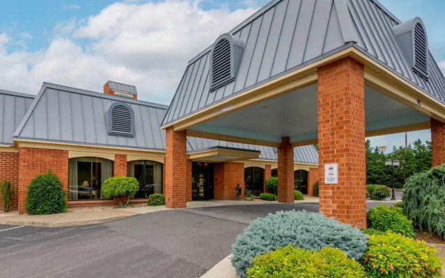 Best Western Staunton Inn