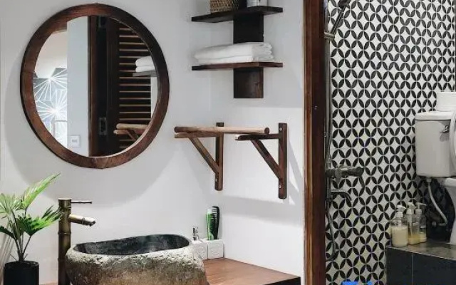 The 90s | Super Central Rustic Loft-2 Beds-Free Laundry