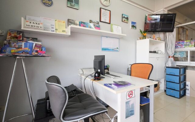 Luna Guesthouse and Travel