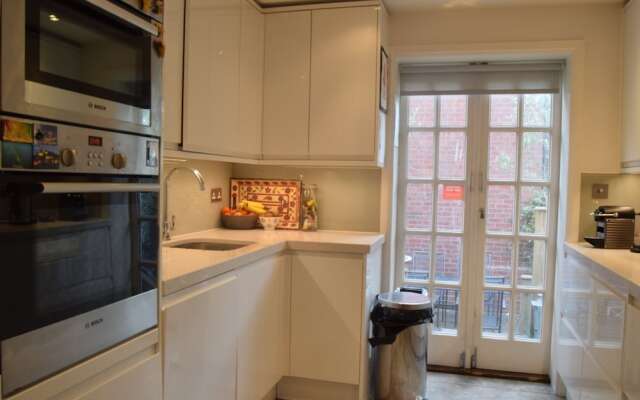 Spacious 5 Bedroom House in Chelsea London